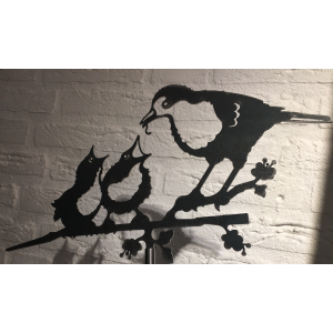 geluksvogel-roodborstje-met-jongen-metal-bird-1338_c_1333889558